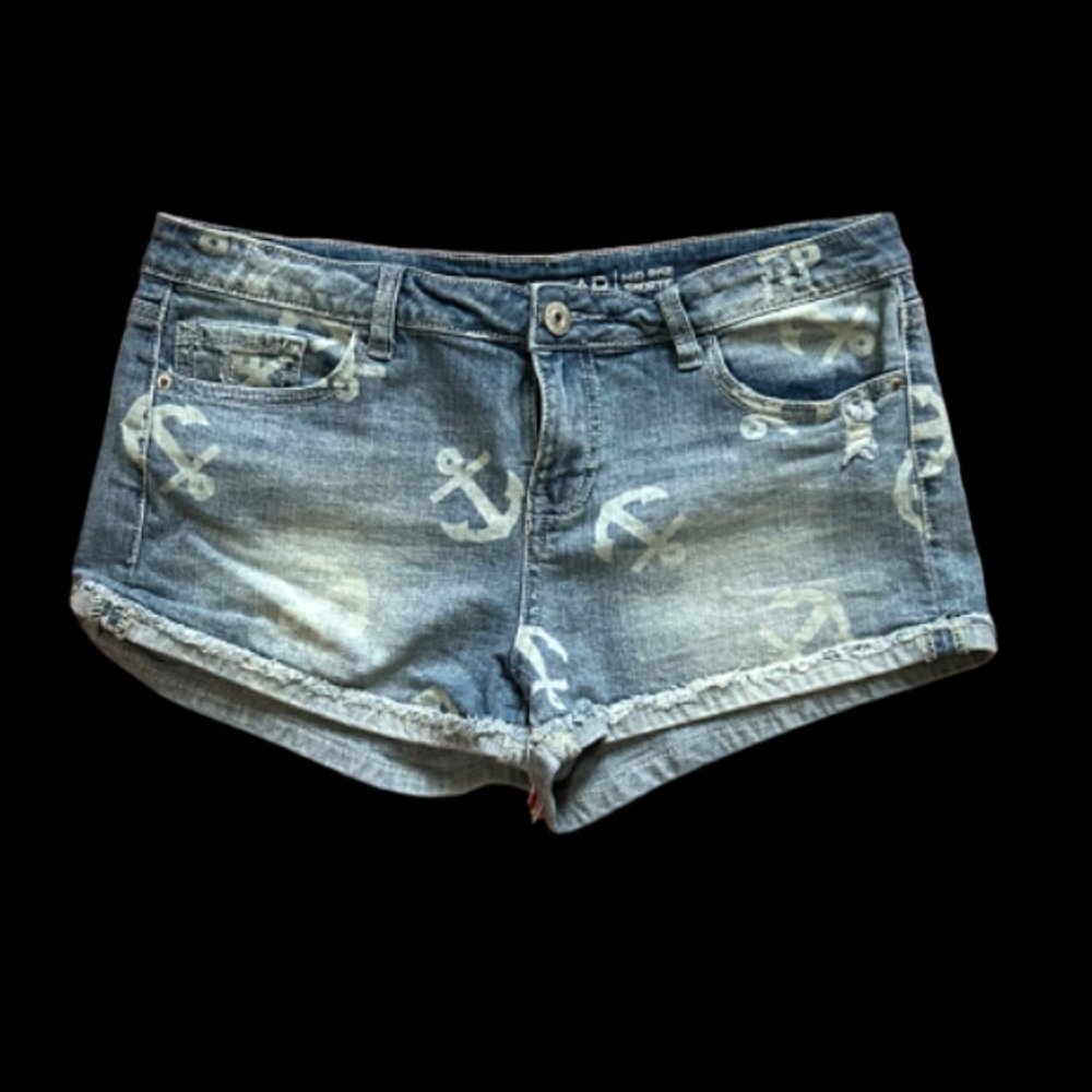 Junior's VANILLA STAR Mid Rise Anchor Shorts - SIZE 11 - Picture 2 of 4